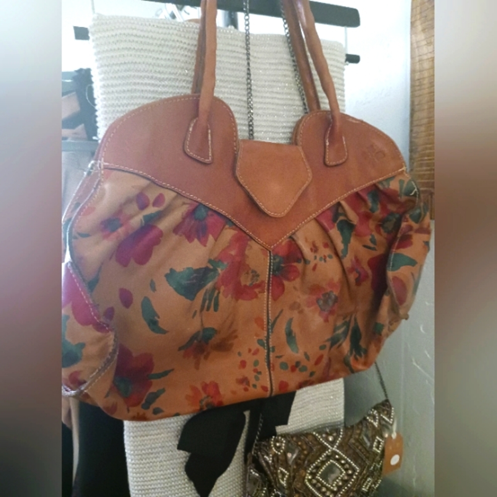 Patricia Nash large shoulder/handbag floral
